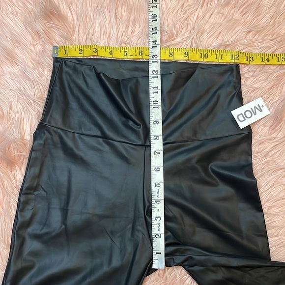 NWT Mod Faux Leather High Rise Black Legging Size Small - Picture 6 of 7
